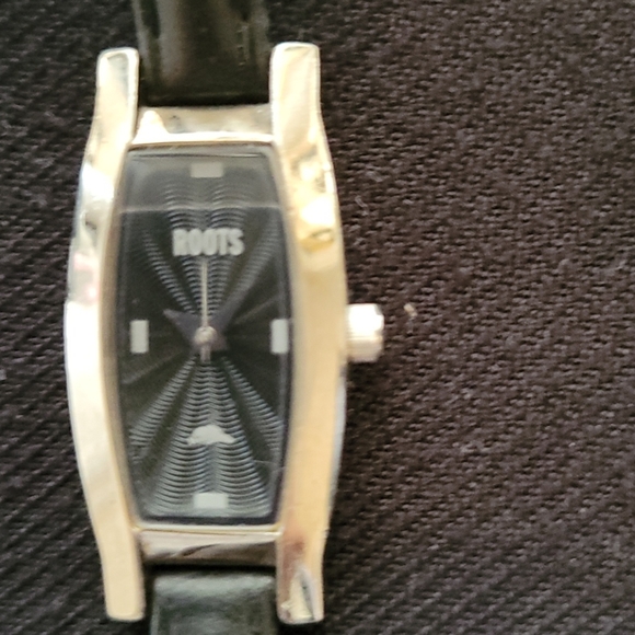 3 watches - Fossil, DKNY and Roots - Picture 2 of 7